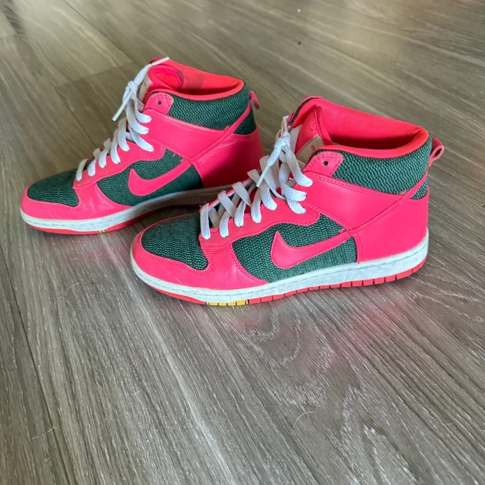 Maharam x Nike Women’s Dunk High Skinny Premium 'Seaweed Solar Red' size 7.5